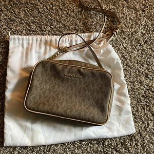 Michael Kors Logo Medium crossbody